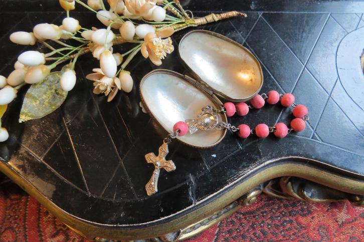 Antiek parelmoer ei met kleine rozenkrans c.1900, Antiek en Kunst, Antiek | Religie, Ophalen of Verzenden