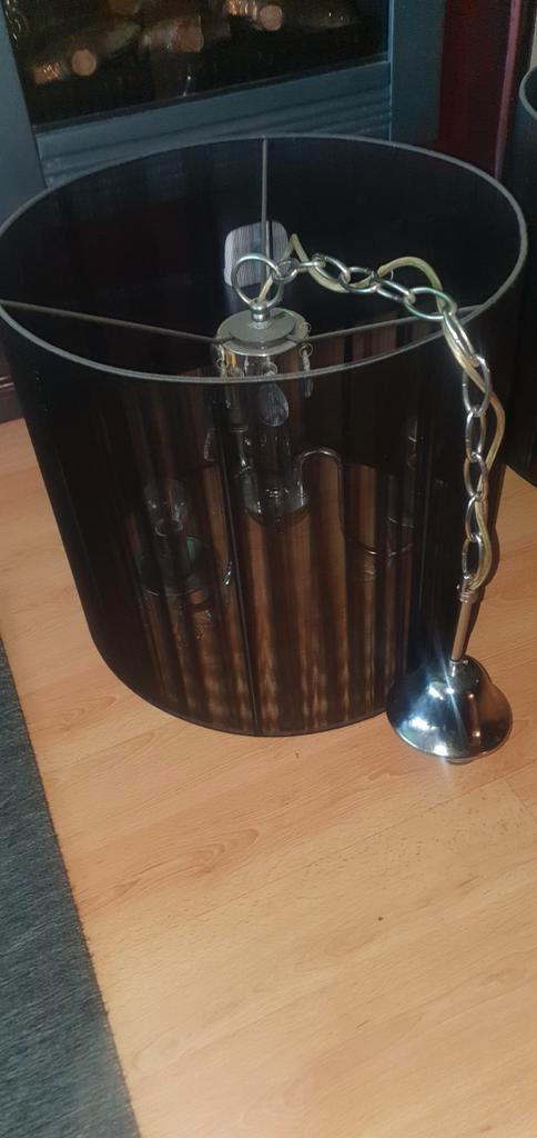 2x Zwarte kroonluchter met ketting en pegels 1 wandlamp, Huis en Inrichting, Lampen | Hanglampen, Zo goed als nieuw, Minder dan 50 cm