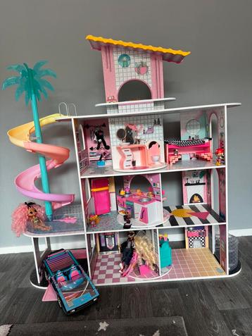LoL surprise OMG house met auto en poppen beschikbaar voor biedingen