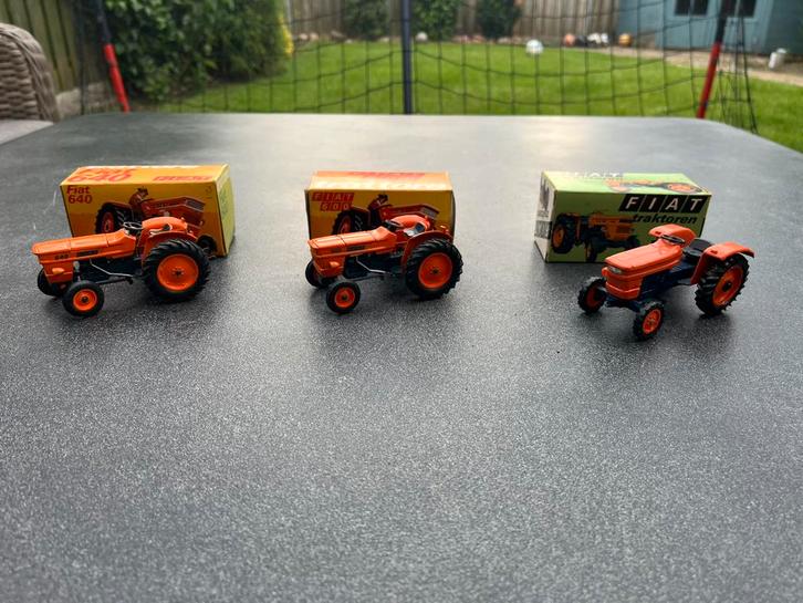 Drie Fiat tractors 600 serie Dugu en Ziss, Hobby en Vrije tijd, Modelauto's | 1:32, Zo goed als nieuw, Tractor of Landbouw, Overige merken