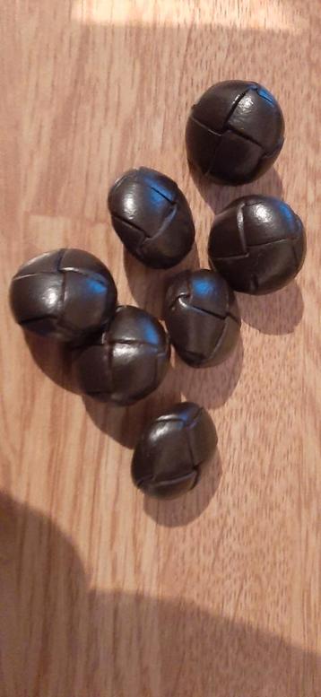 Nieuwe bruine knopen 1.8 cm bruin beschikbaar voor biedingen