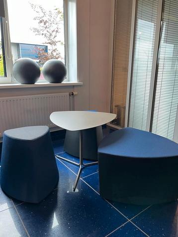 Kastel Kensho poef plus tafel  beschikbaar voor biedingen