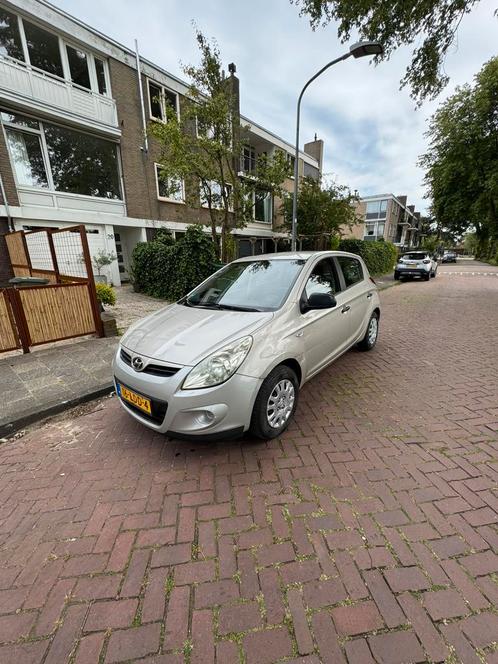 Hyundai i20 1.2 5-DRS 2010 Grijs, Auto's, Hyundai, Particulier, i20, Benzine, B, Hatchback, Handgeschakeld, Origineel Nederlands