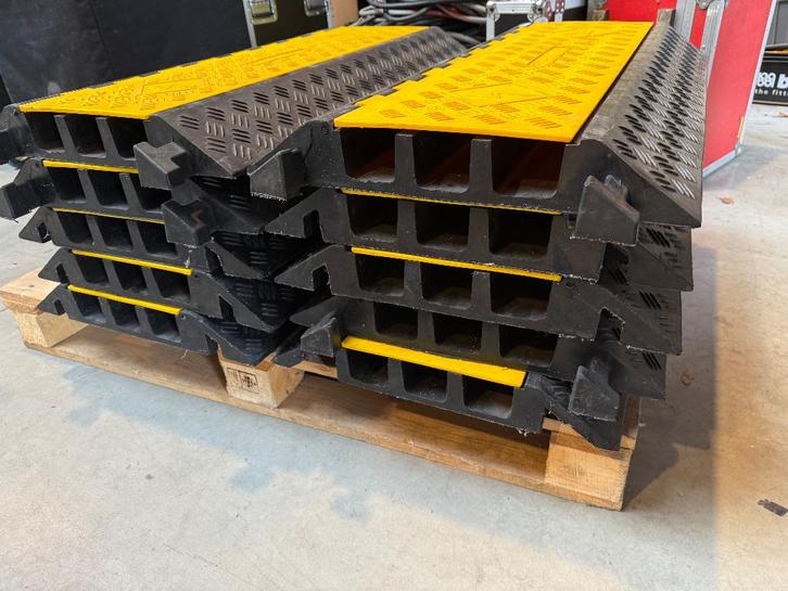 10x Kabelgoot / kabel brug zwaar, Doe-het-zelf en Verbouw, Elektra en Kabels, Nieuw, Kabel of Snoer, Ophalen of Verzenden