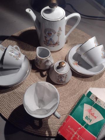 Kinderserviesje met echte Melita koffiefiltertjes beschikbaar voor biedingen