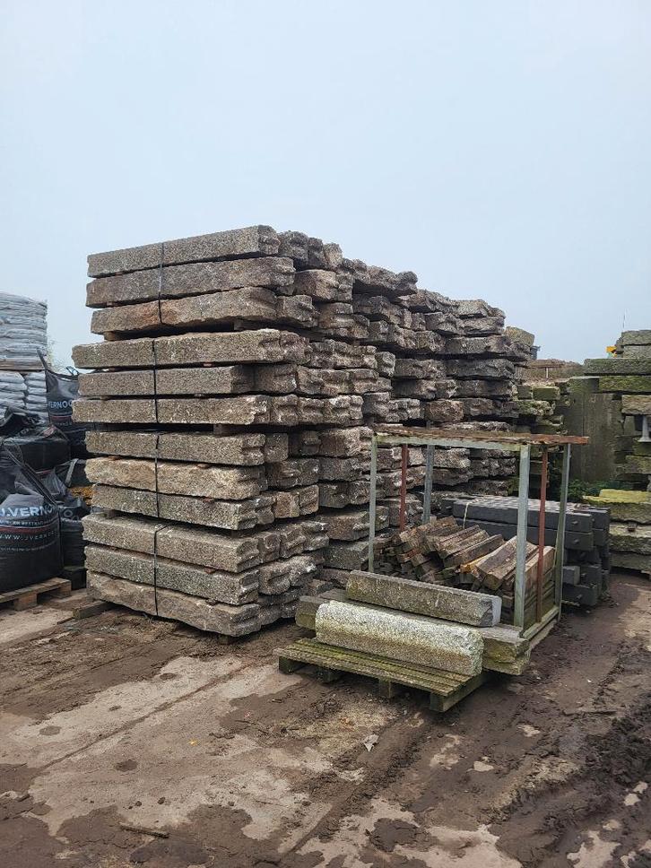Gebruikte graniet / natuursteen banden div lengte's, Tuin en Terras, Bielzen en Borders, Gebruikt, Biels, Natuursteen, 25 tot 50 cm