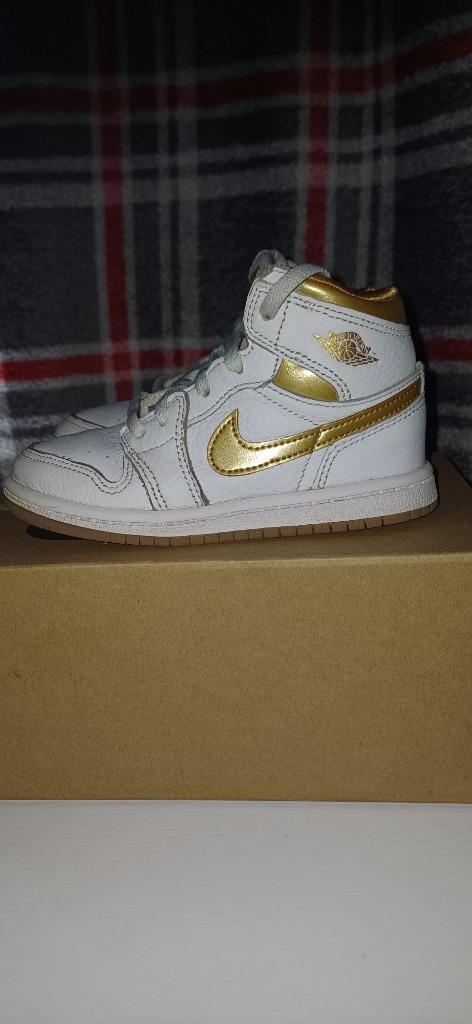 KINDEREN NIKE SCHOENEN, Kinderen en Baby's, Kinderkleding | Schoenen en Sokken, Zo goed als nieuw, Sportschoenen, Jongen, Ophalen