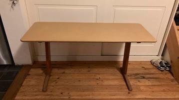 Vintage bureau. 130x50x70 beschikbaar voor biedingen