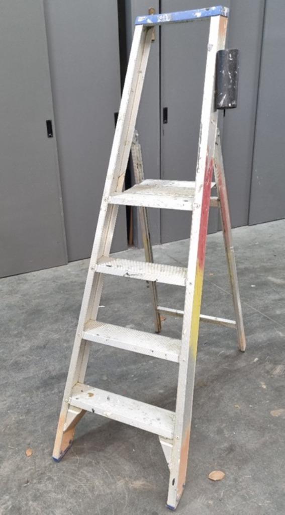 Solide, 4 treden bordestrap, Doe-het-zelf en Verbouw, Ladders en Trappen, Gebruikt, Trap, Minder dan 2 meter, Ophalen