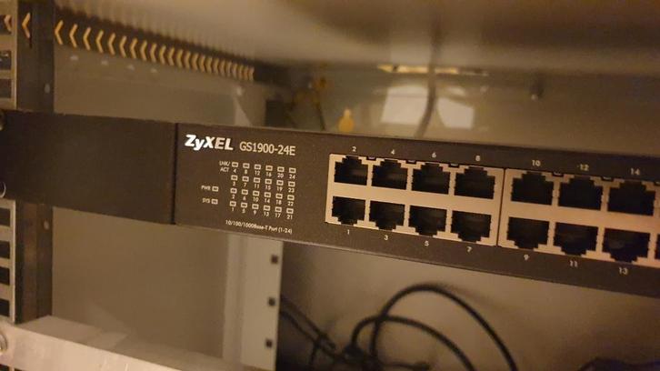 Zyxel GS1900-24E Switch, Computers en Software, Netwerk switches, Gebruikt, Ophalen of Verzenden