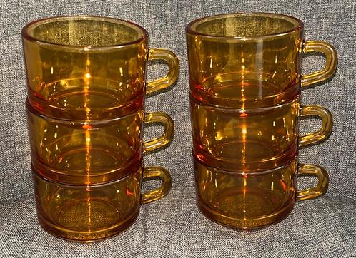 Vereco - France - oranje glazen mokjes - 100/125 ml, Huis en Inrichting, Keuken | Servies, Zo goed als nieuw, Kop(pen) en/of Schotel(s)