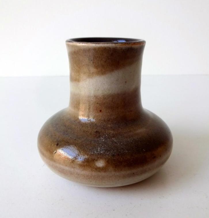 Keramiek vaas klein beige met bruin gestreept Mobach 1057-k, Antiek en Kunst, Antiek | Keramiek en Aardewerk, Ophalen of Verzenden