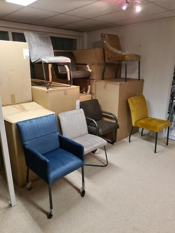 Stoelen, tafels en banen, Totale Leegverkoop. Lvinnhome24 beschikbaar voor biedingen
