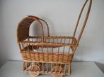 Leuke vintage Rieten Poppenwagen met bekleding - zgan, Ophalen of Verzenden