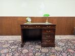 Klassiek Engels Chesterfield Bureau met Achterschot, Ophalen