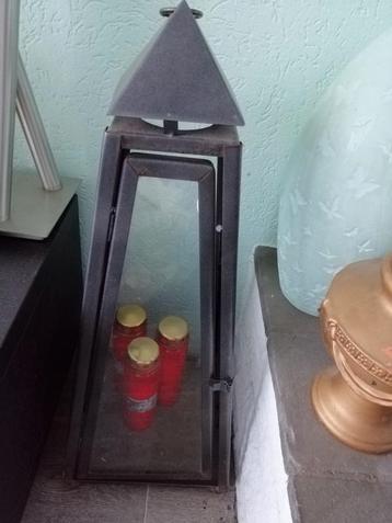 2 grote zware metalen windlichten  beschikbaar voor biedingen