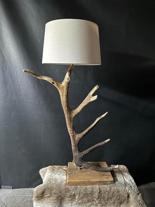 Geweilamp.schemerlamp.geweien.edelhert.damhert.tafellamp., Huis en Inrichting, Lampen | Tafellampen, Nieuw, 75 cm of meer, Ophalen