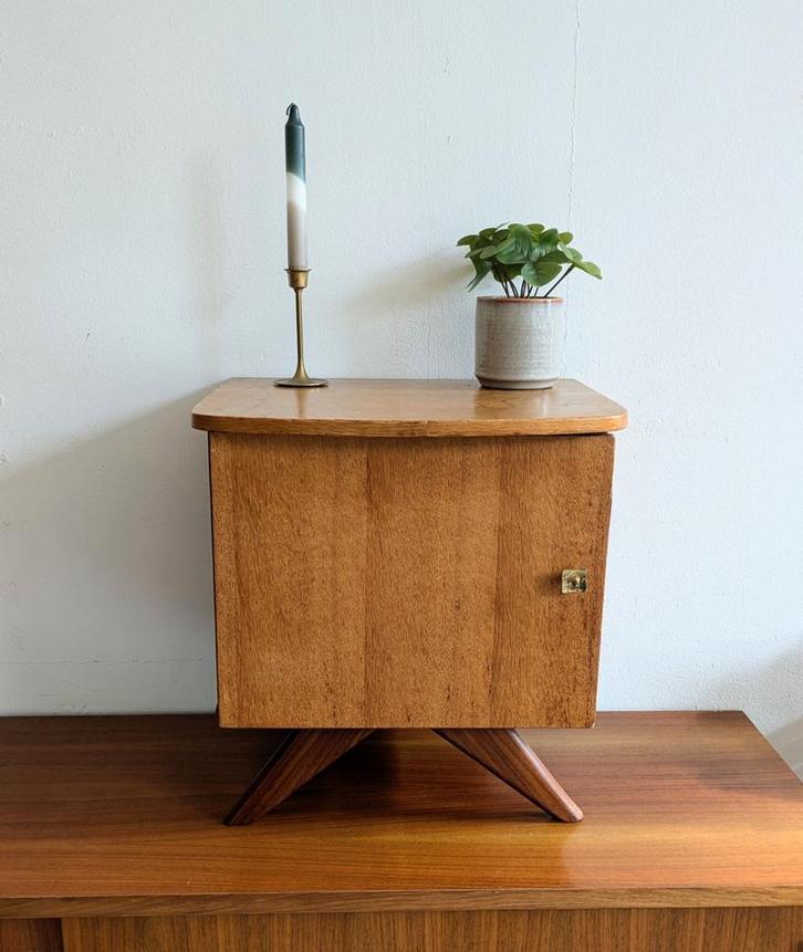 Vintage nachtkastje bijzettafeltje, Huis en Inrichting, Slaapkamer | Nachtkastjes, Minder dan 55 cm, Minder dan 45 cm, Ophalen of Verzenden