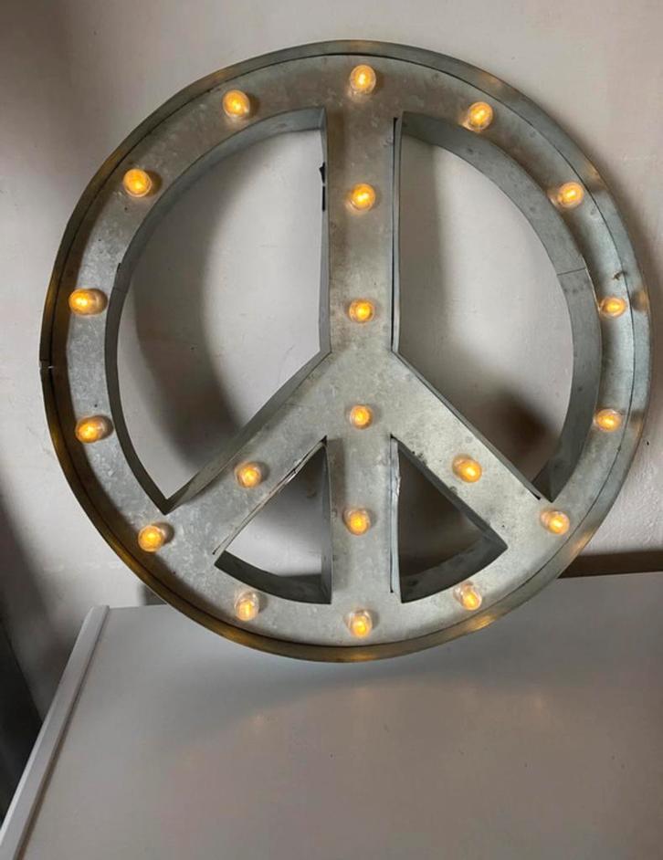 Industriële Peace Wandlamp - 45cm - Batterij, Huis en Inrichting, Woonaccessoires | Wanddecoraties, Zo goed als nieuw, Ophalen