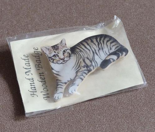 Houten broche cyperse poes kat hout, Sieraden, Tassen en Uiterlijk, Broches, Nieuw, Overige materialen, 4 tot 7 cm, Ophalen of Verzenden