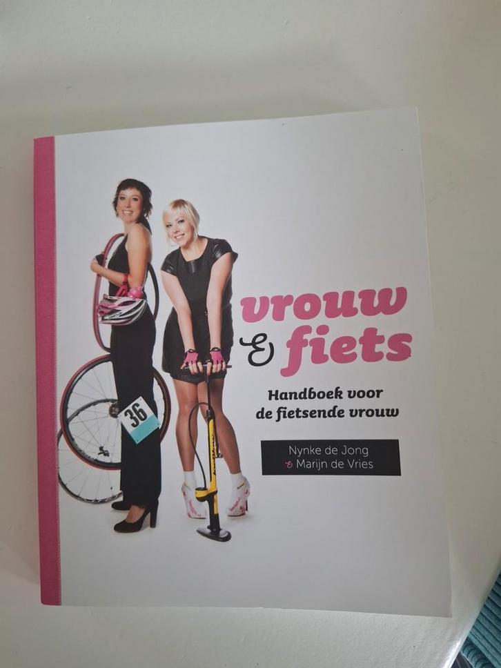 Nynke de Jong - Vrouw & fiets, Boeken, Sportboeken, Zo goed als nieuw, Lopen en Fietsen, Ophalen of Verzenden