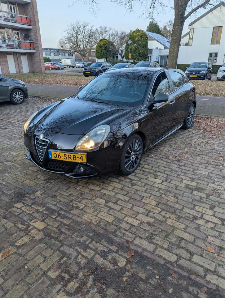 Alfa Romeo Giulietta 2011 Zwart automaat, Auto's, Alfa Romeo, Particulier, Giulietta, Airbags, Airconditioning, Bluetooth, Centrale vergrendeling