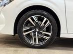Peugeot 208 1.2 PureTech Allure Pack 2022 NAP VIRTUAL CAMERA, Auto's, Peugeot, 101 pk, Gebruikt, Leder en Stof, Wit