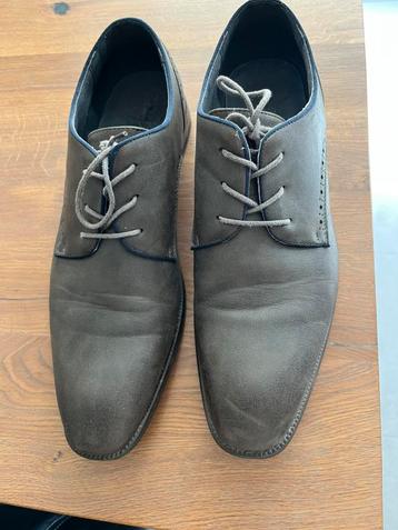 Geklede veter herenschoenen grijs beschikbaar voor biedingen