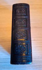 Oud Bijbeltje uit 1884 met leren kaft., Antiek en Kunst, Antiek | Boeken en Bijbels, Ophalen of Verzenden, Onbekend