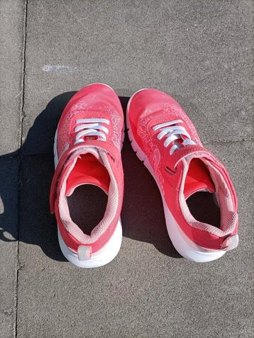 Decathlon gymschoen mt 33 beschikbaar voor biedingen