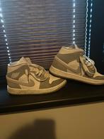 Nike Jordan 1 Wolf Grey Dames - Maat 36.5, Ophalen of Verzenden, Gedragen, Grijs, Sneakers of Gympen