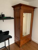 Antieke kledingkast met planken en roede, Ophalen