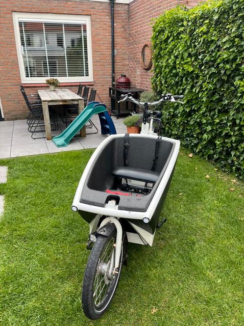 Urban arrow family bakfiets incl accessoires (wit), Fietsen en Brommers, Fietsen | Bakfietsen, Gebruikt, Overige merken, 4 kinderen of meer