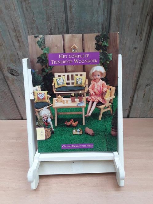 Hobbyboekje: Het complete tienerpop woonboek, Boeken, Hobby en Vrije tijd, Zo goed als nieuw, Ophalen of Verzenden