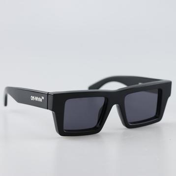Off-White Nassau OERI017 | Prima Staat beschikbaar voor biedingen