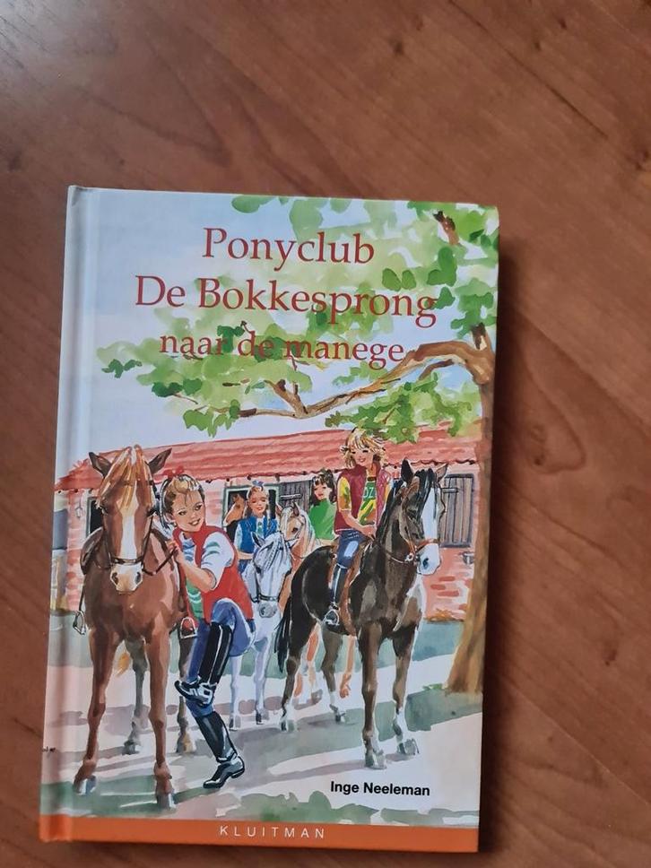 Ponyclub De Bokkesprong naar de manege - Inge Neeleman, Boeken, Kinderboeken | Jeugd | onder 10 jaar, Zo goed als nieuw, Fictie algemeen