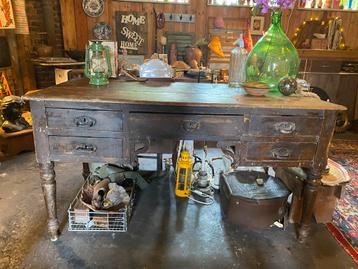 Oude rustieke tafel/bureau met 5 lades beschikbaar voor biedingen