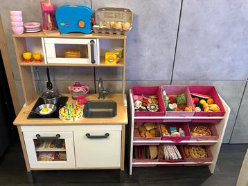 Ikea Duktig Keukentje + Opbergkast & Speelgoed beschikbaar voor biedingen