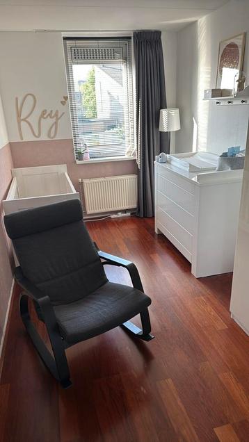 Commode en schommelstoel beschikbaar voor biedingen
