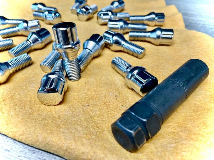 Chroom Wielbouten M12x1,5 / NIEUW, Auto diversen, Auto-accessoires, Nieuw, Ophalen of Verzenden