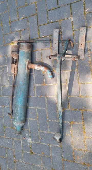 Antieke koperen waterpomp voor binnen. Zeldzaam ! beschikbaar voor biedingen