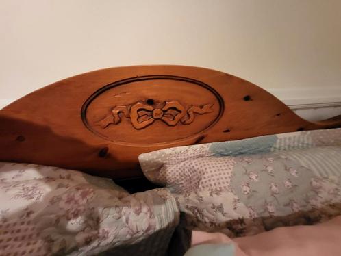 Sierlijk grenen bed, nachtkastjes, commode, spiegel, Huis en Inrichting, Slaapkamer | Bedden, Gebruikt, Tweepersoons, 160 cm, 190 cm of minder