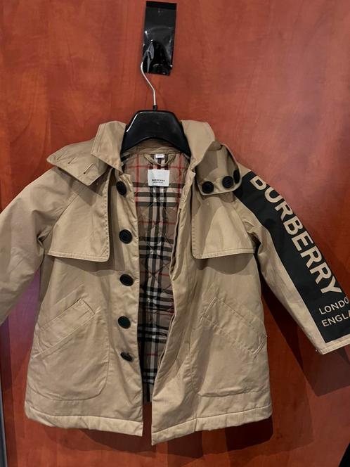 BURBERRY jas met capuchon maat 104 origineel ZGAN, Kinderen en Baby's, Kinderkleding | Maat 104, Zo goed als nieuw, Jongen, Jas