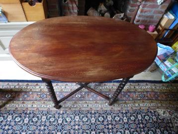 Bijzet tafel ~Tafel beschikbaar voor biedingen
