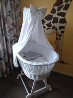 Mamaloes rotan babywiegje met toebehoren, Kinderen en Baby's, Babywiegjes en Ledikanten, Ophalen, Zo goed als nieuw, Wieg