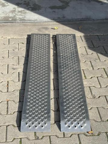 Set van 2 oprijplaten 1.5m x 21cm beschikbaar voor biedingen