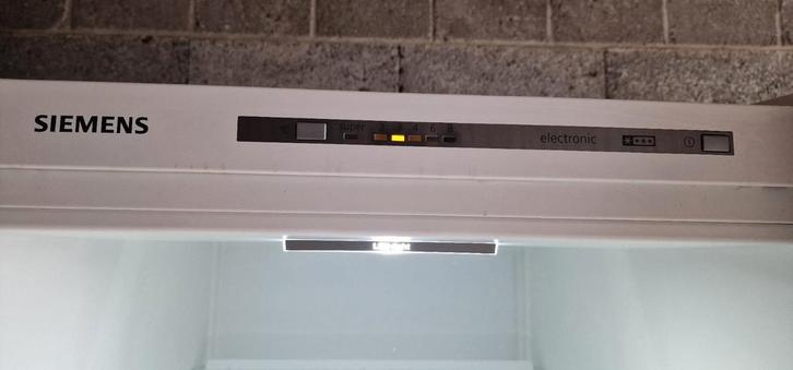 Siemens koel/vriescombinatie, Witgoed en Apparatuur, Koelkasten en IJskasten, Zo goed als nieuw, Met aparte vriezer, 200 liter of meer