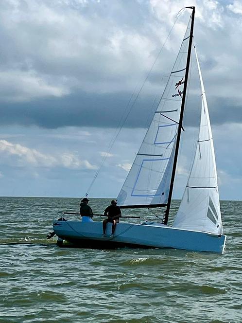 Mx700 open zeilboot (daysailer), Watersport en Boten, Open zeilboten, Zo goed als nieuw, Overige typen, 6 meter of meer, Polyester