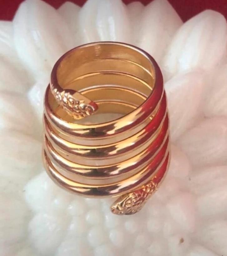 Vintage Ring Goud Kleur Slagen Ring ook voor Duim of pink!, Sieraden, Tassen en Uiterlijk, Ringen, Zo goed als nieuw, Dame, 17 tot 18