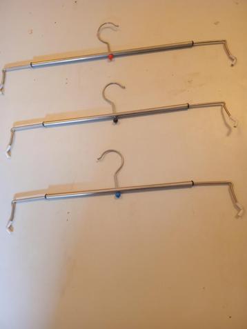 Broekhanger metaal - rokhanger - broekspanner per 10. 5 euro beschikbaar voor biedingen